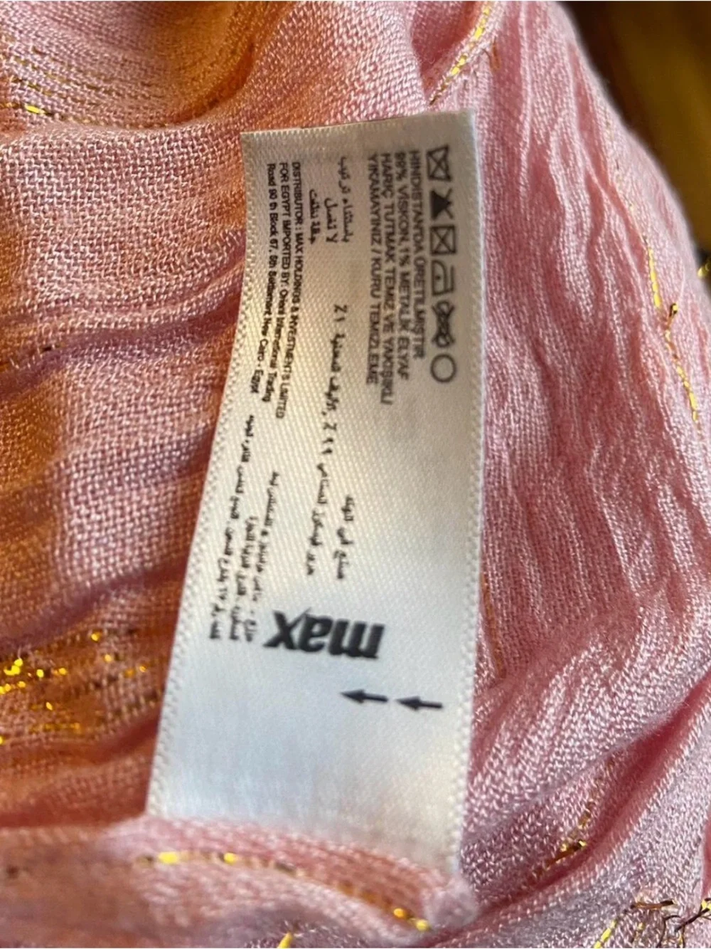 Max Rave Pink Crinkled Scarf with Gold Threading